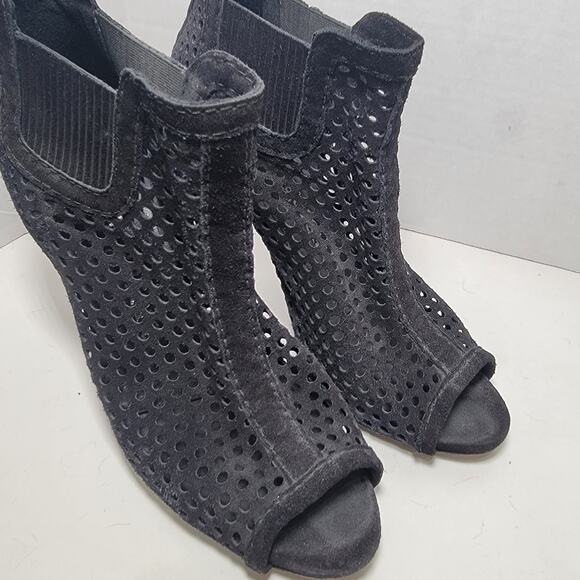 Pedro Garcia Bootie Heels 7.5 Black 37.5 Suede Laser Cut Outs Zip Open Toe - Picture 3 of 8